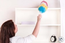 Aide familiale - Effectuer les tâches ménagères et les nettoyer les poussières sur le mobilier de maison