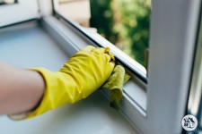 Aide familiale - Nettoyer les fenêtres (vitres et châssis) intérieurs et extérieur