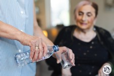 Aide familiale - Veiller à l'hydratation et la santé des bénéficiaires