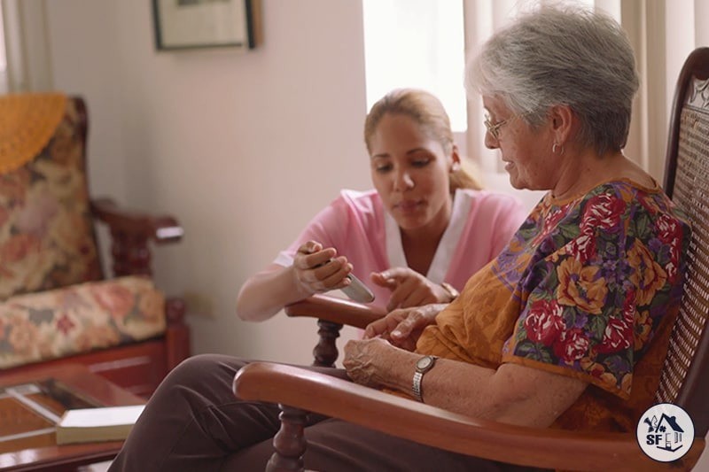 Aide-ménagère sociale - Avoir une présence et veiller au bien-être moral des personnes âgées isolées
