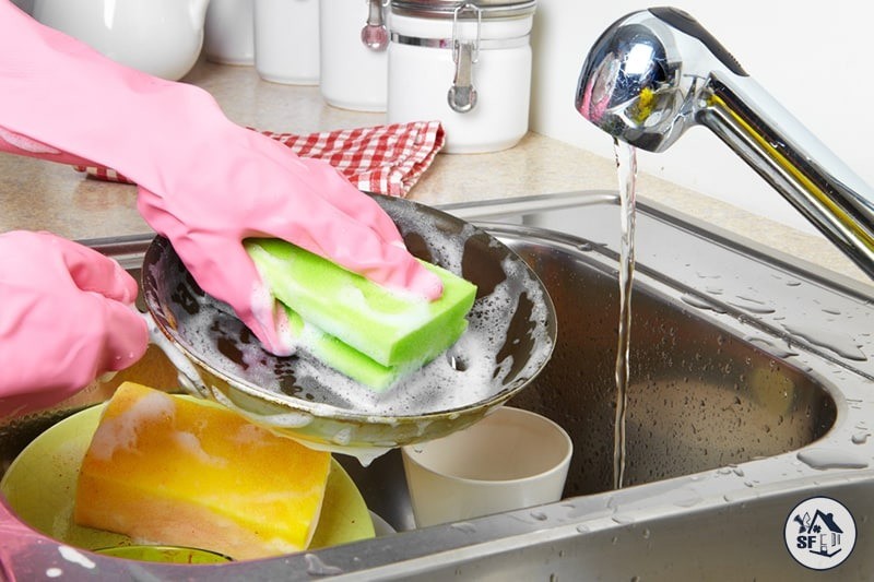 Aide-ménagère sociale Charleroi - S'occuper des lessives et du repassage du linge de maison