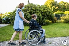 Aide-mènagère sociale - Accompagner et se promener avec le bénéficiaire