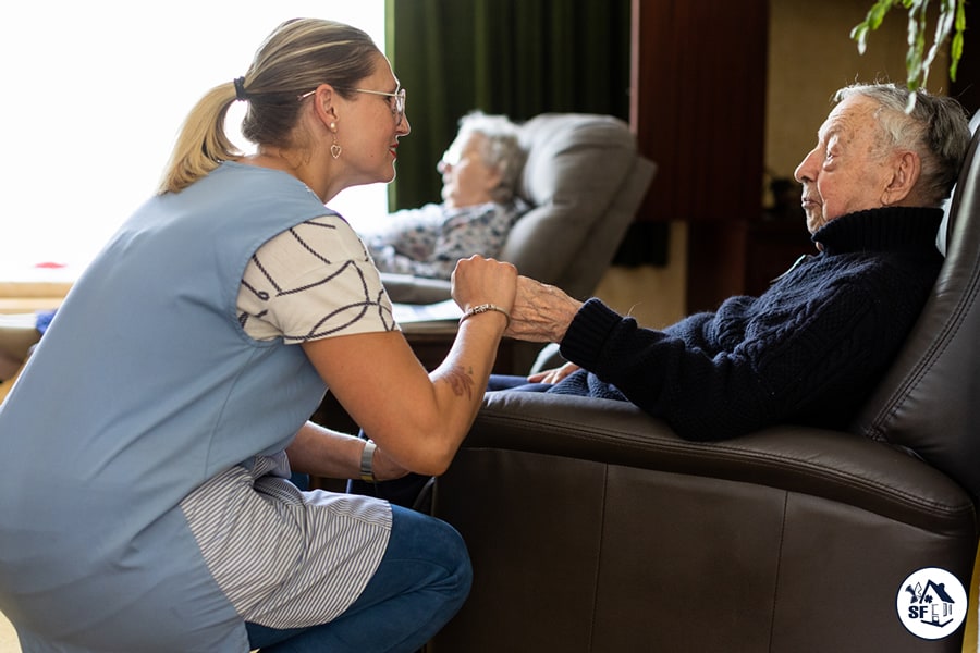 Aide familiale Charleroi - Soutien écoute couple seniors