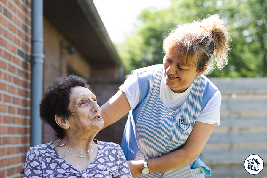 Aide familiale accompagnement quotidien des bénéficiaires - Service familial Charleroi